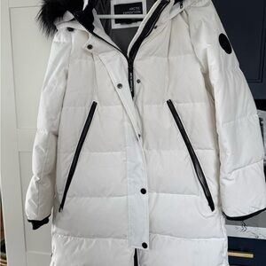Women’s White Long Puffer Coat with Hood. Artic Expidition